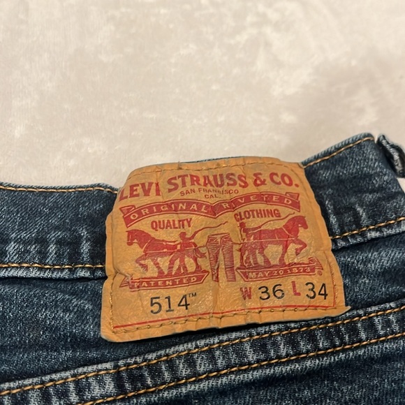Levi’s 514 Blue Jeans - Picture 2 of 4